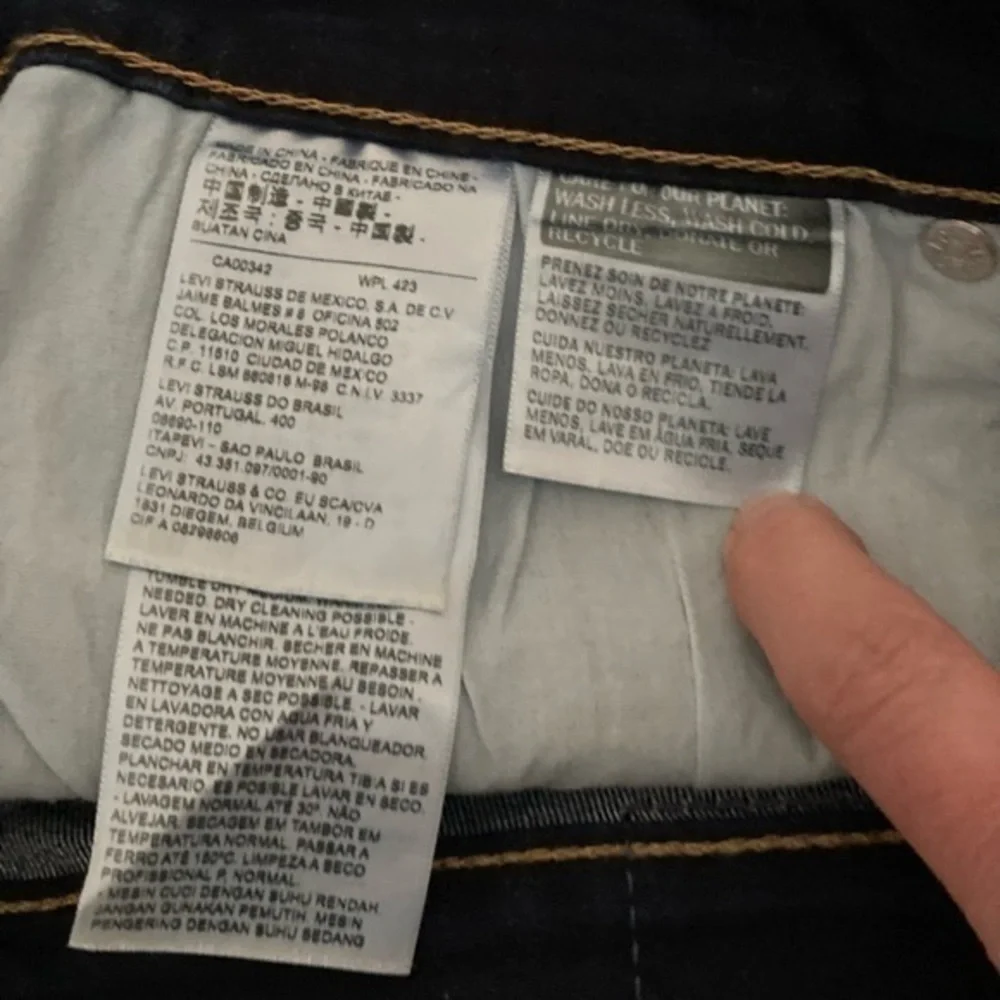 Levi Denim Shorts size 30 - Picture 6 of 9